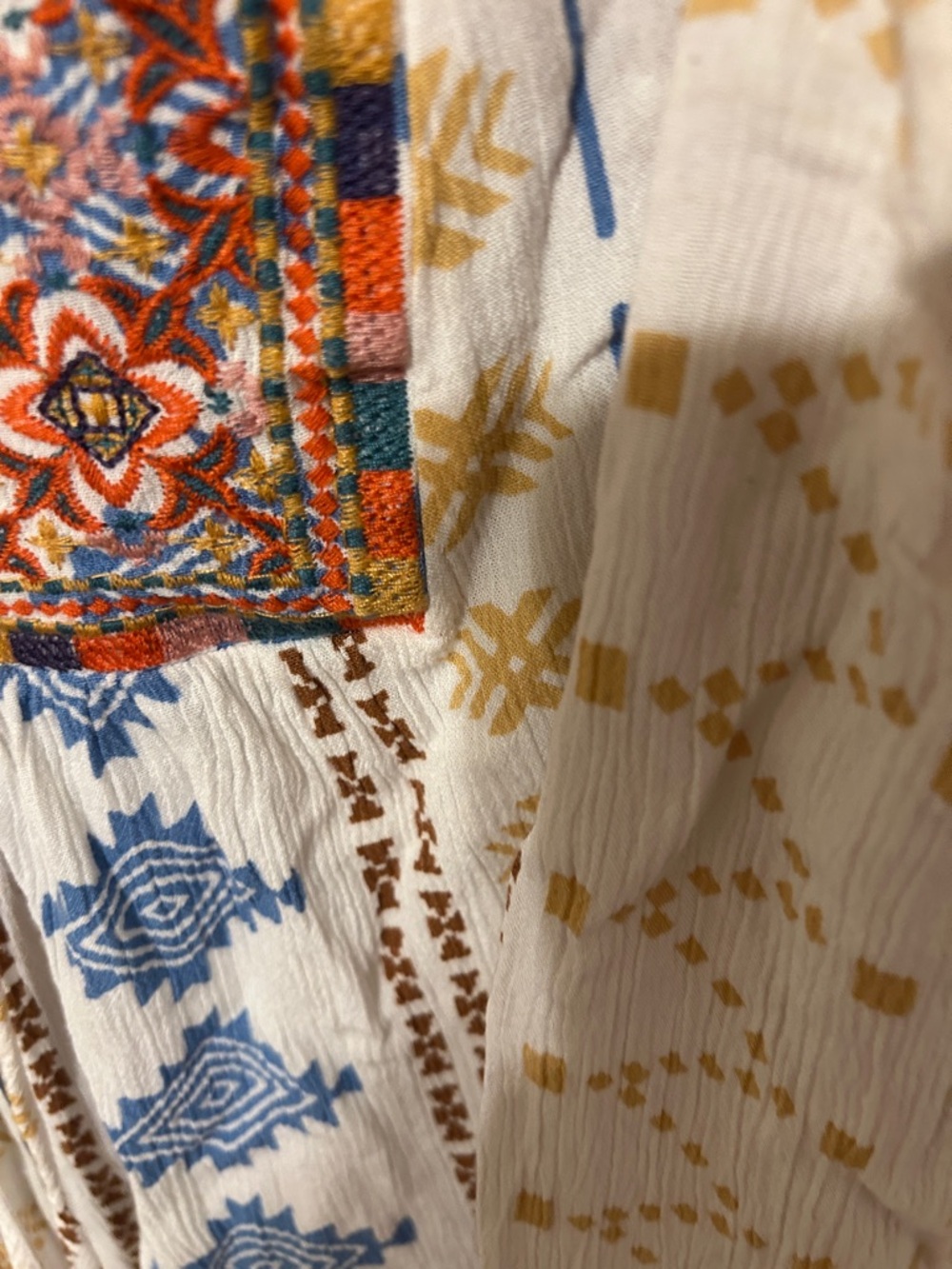 🐕‍🦺Savanna Jane White Sleeveless Boho Embroidered Tassel Top size S GUC - Picture 3 of 10